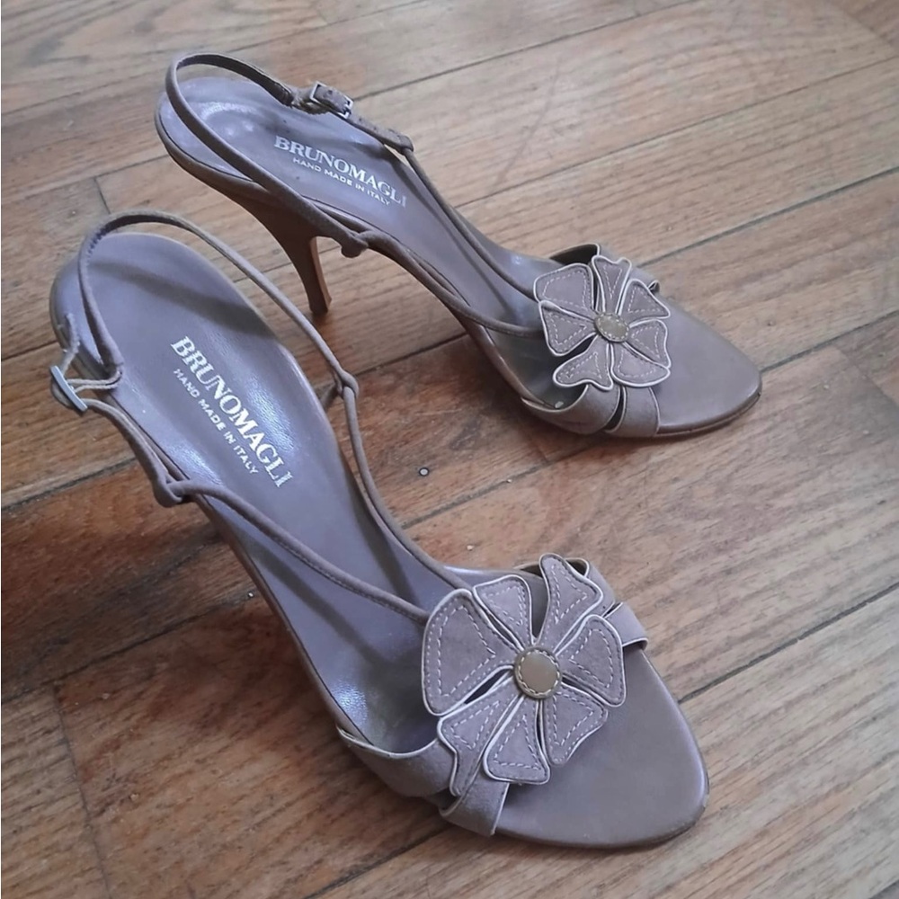 Bruno Magli - Women's Taupe Mauve Sandal Heels with Floral Accent - Size 9